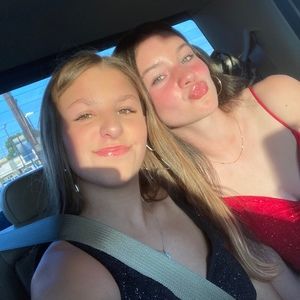 Meet your Posher, Elise